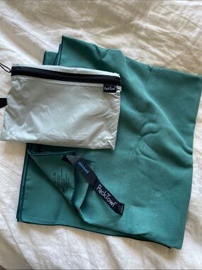PackTowl Personal size Camping Towel w/Pouch LIKE NEW